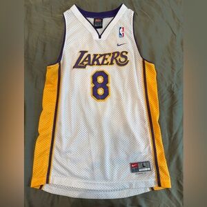 Kobe Bryant Jersey Los Angeles Lakers #8 Nike
White Youth Size L 16/18